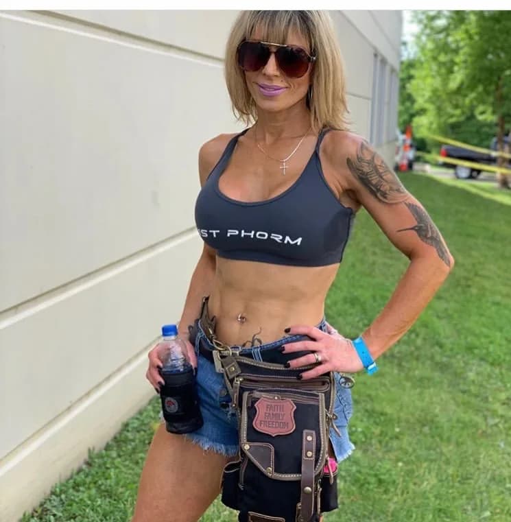 Festival-goer posing with a black Ukoala bag worn on the thigh
